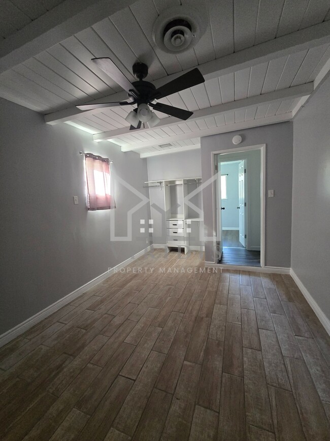 Building Photo - 1017 Radcliffe Ave