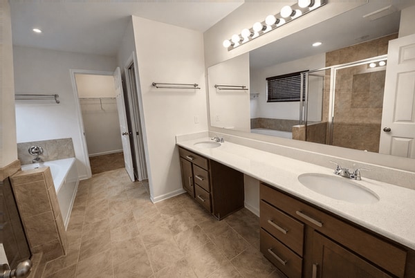 Building Photo - 360 Honey Tree Wy