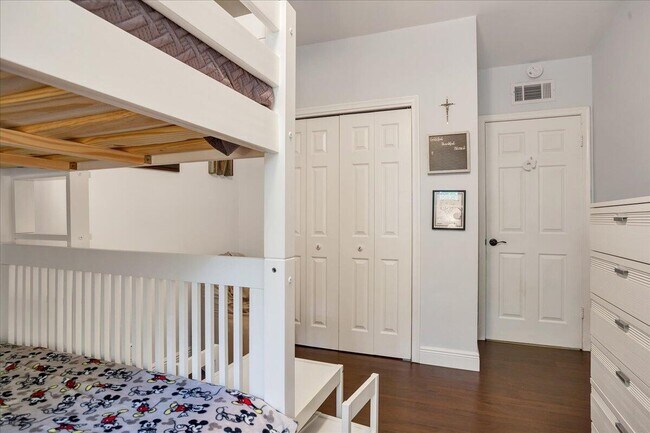 Building Photo - 1110 SW 15th St