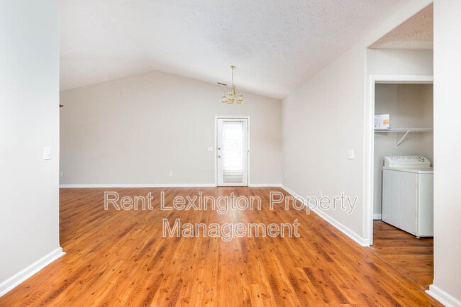 Building Photo - 300 Elkchester Cir