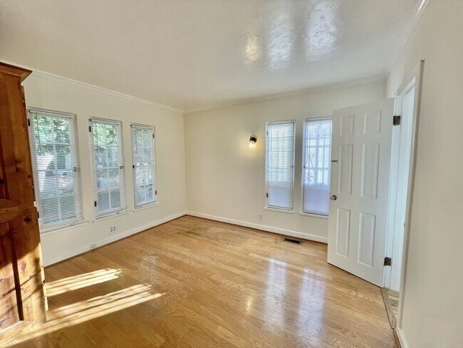 Building Photo - 10551 Troon Ave