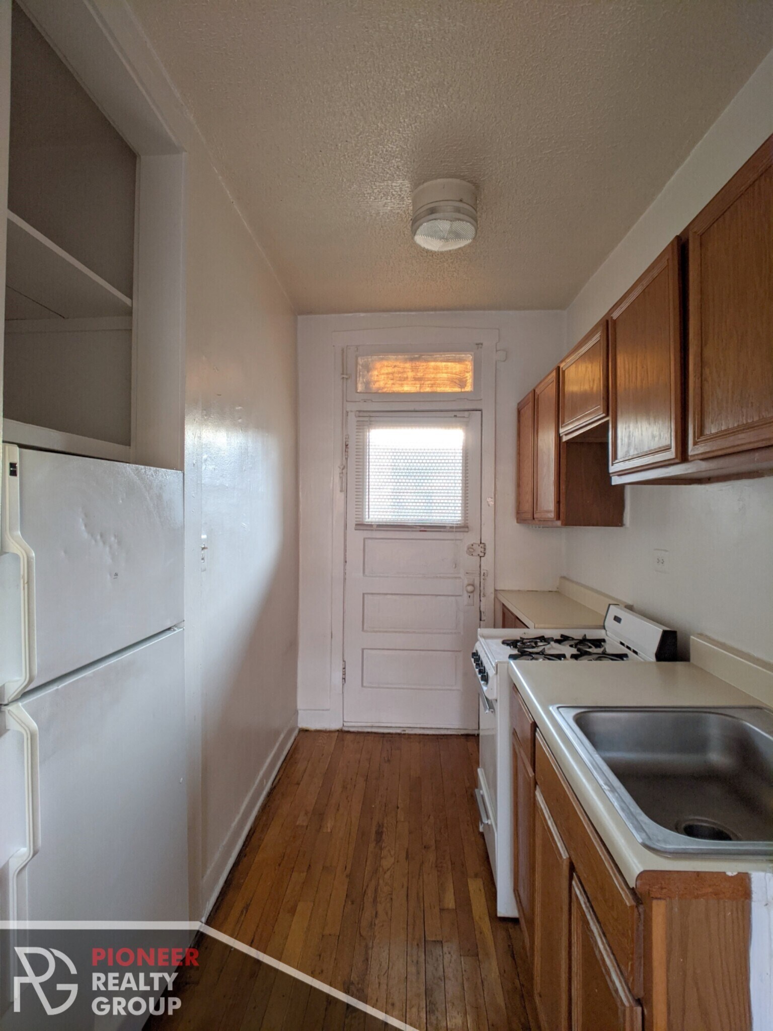 Building Photo - 622 W Cornelia Ave
