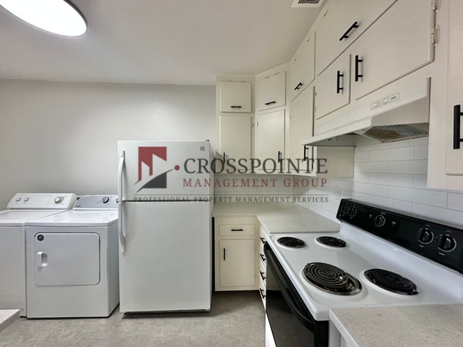 Building Photo - Charming Updated 2-Bedroom in Historic Quadplex Near Downtown Tyler!