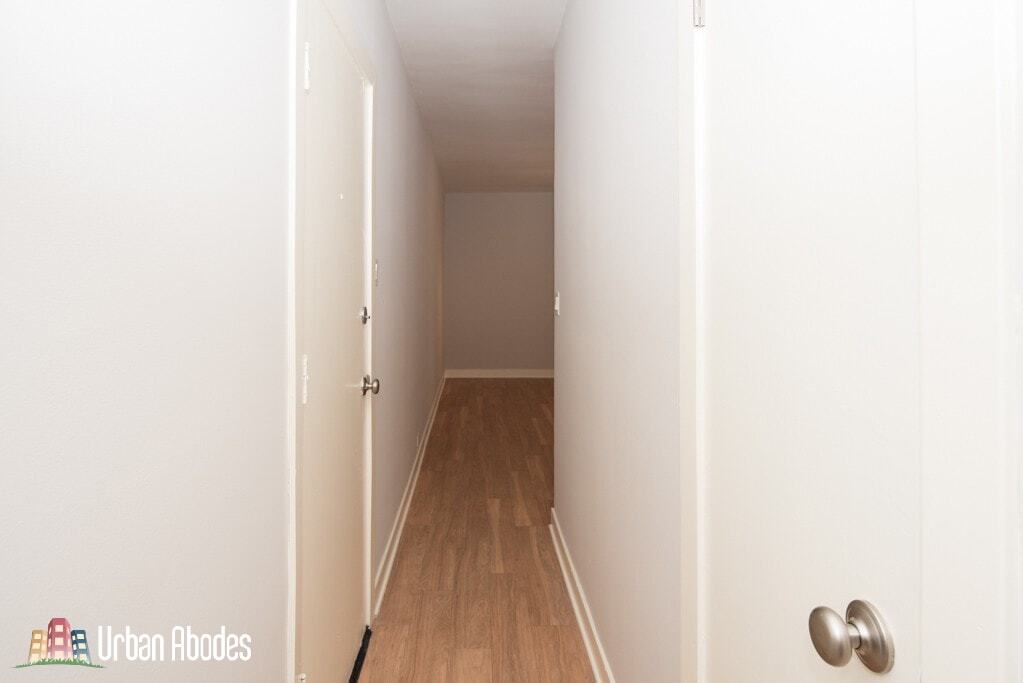 Building Photo - 535 W Belmont Ave