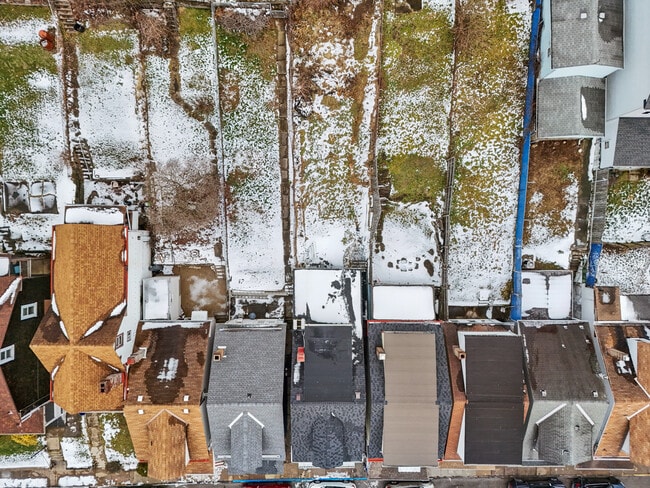 Building Photo - 2321 Spring St