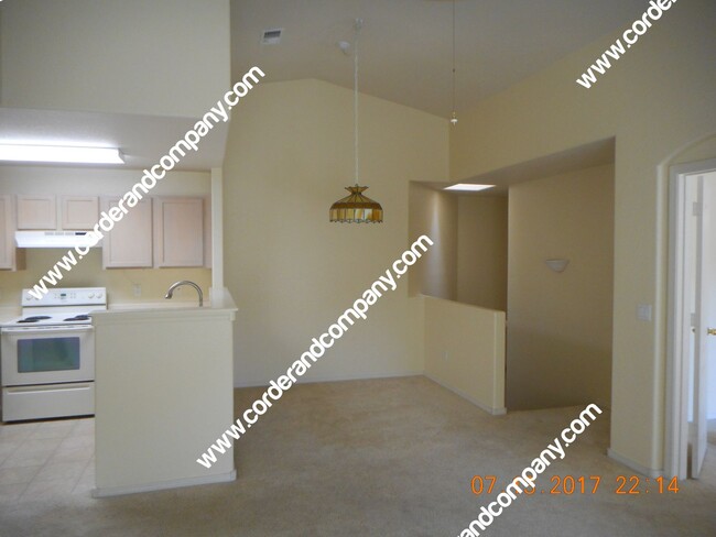 Building Photo - Nice 2 Bedroom, 1.5 Bathroom, Single Car G...