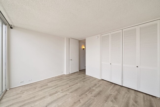 Building Photo - ALA WAI PLAZA SKYRISE #3407