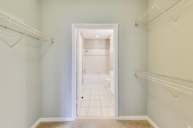 Building Photo - Luxury 1BD/1BA condo steps to SS METRO