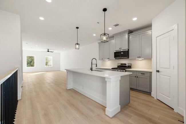 Building Photo - 6326 Del Rio St