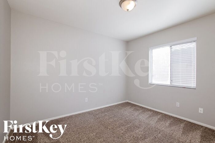 Building Photo - 2309 E Siesta Ln