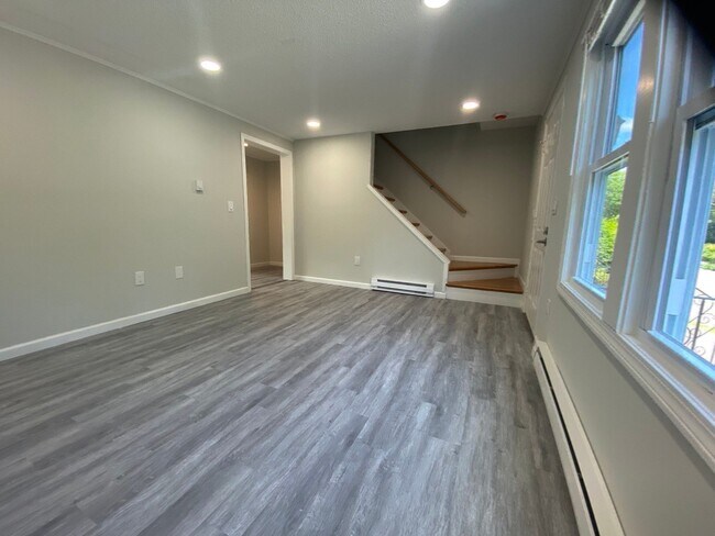 Building Photo - 270 Sunderland Rd