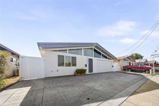 Building Photo - 13010 Hartland St