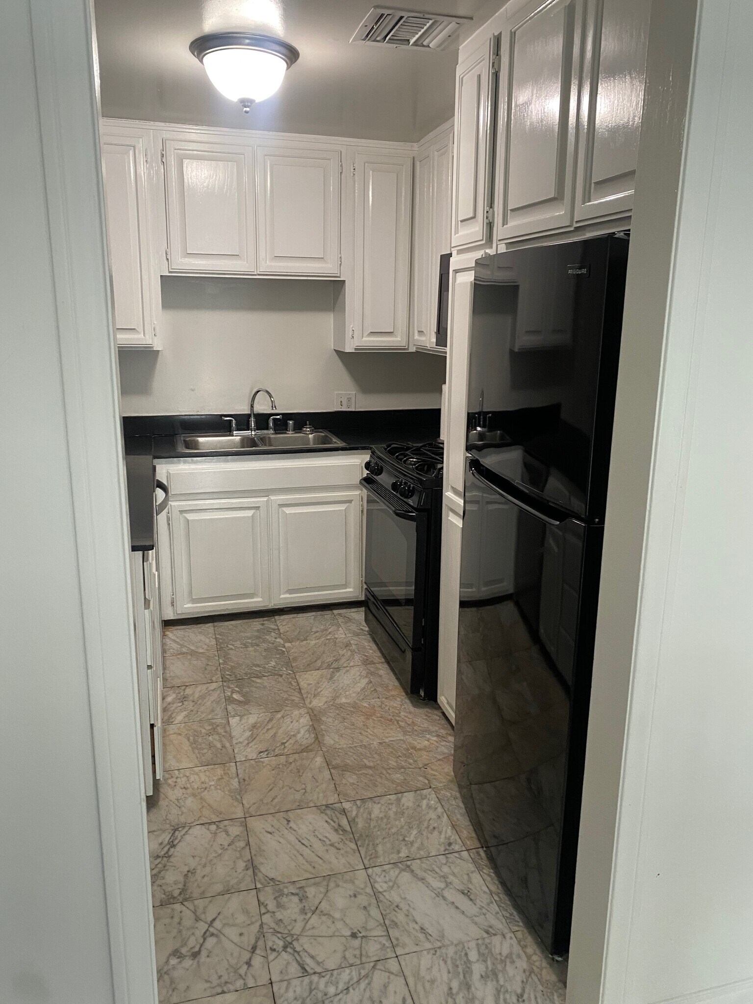 Kitchen - 227 Bay St