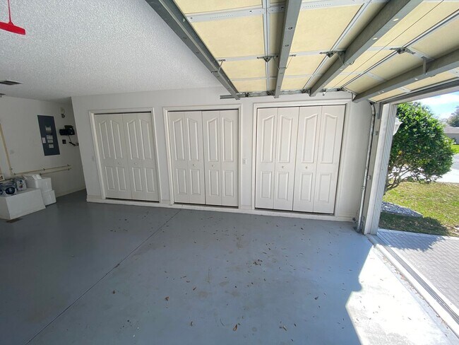 Building Photo - SEASONAL RENTAL in Glenview - 3 Beds, 2 Ba...