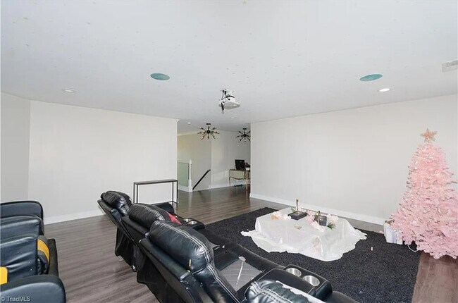 Building Photo - Lease to Own