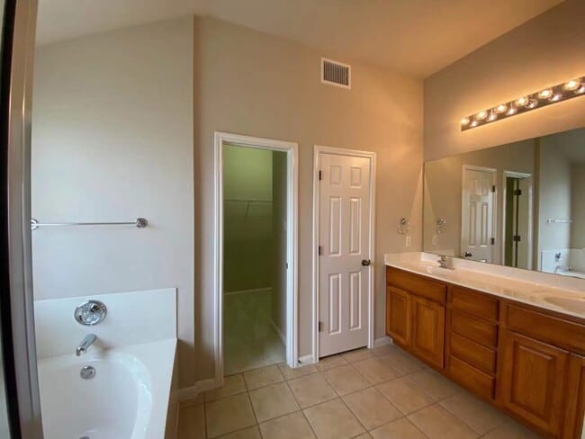 Building Photo - 4408 Hidden Lake Xing