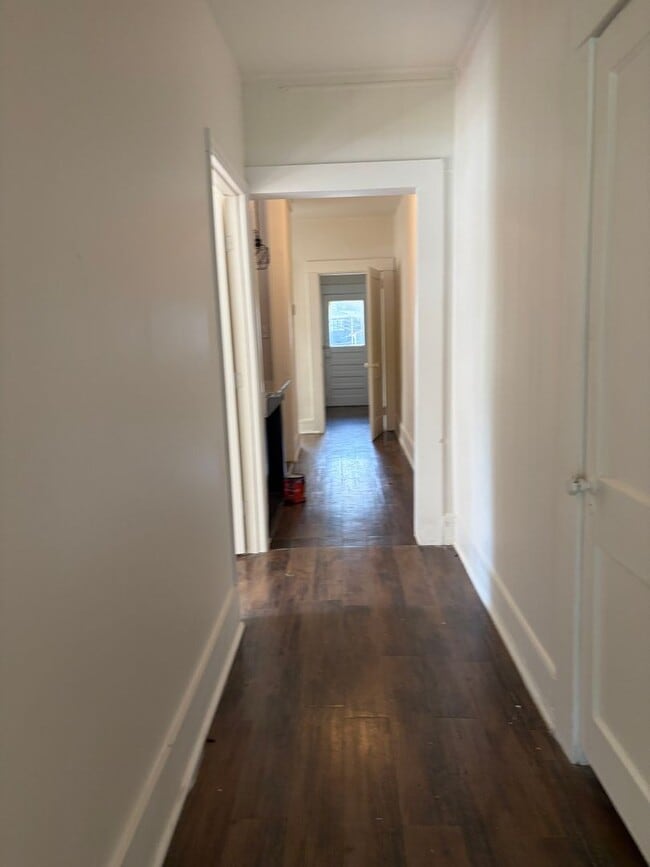 Building Photo - 1227 8th Ave W
