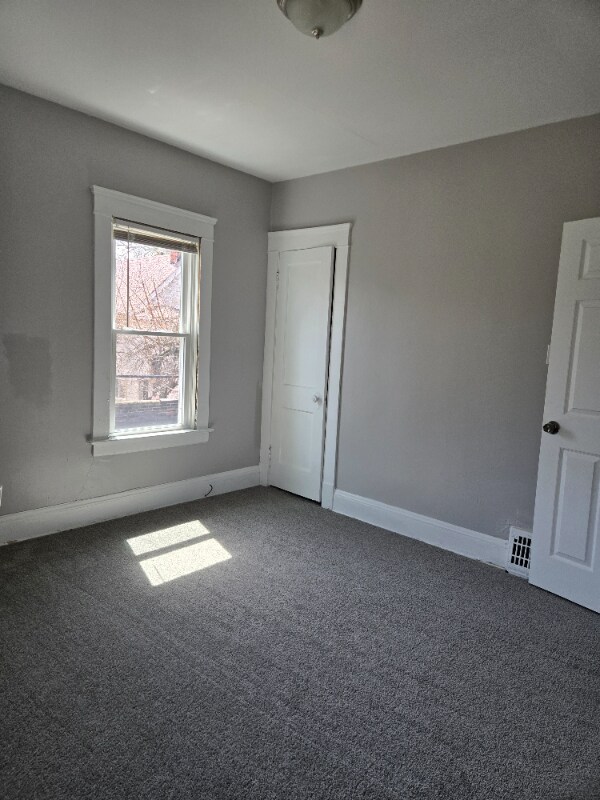 Building Photo - 9024 Yale Ave