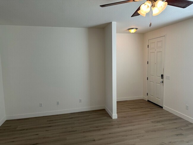 Building Photo - 2248 E La Vida Ave