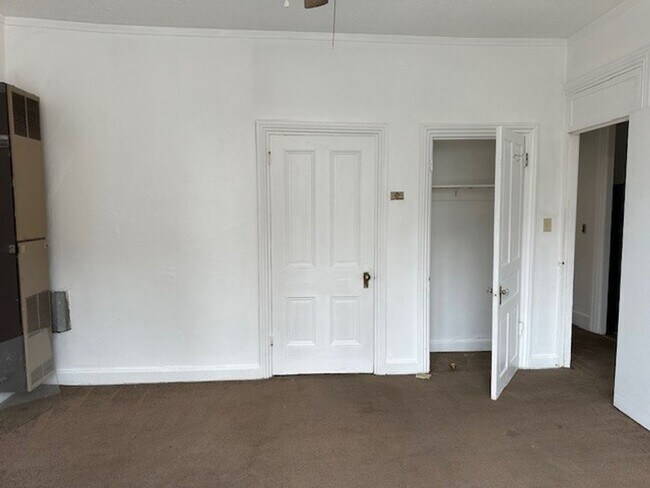 Building Photo - 204 Locust St