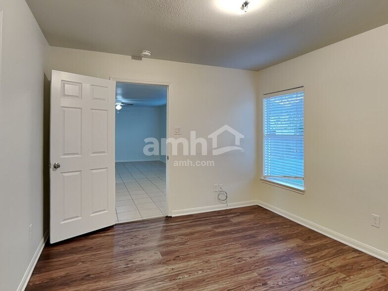 Building Photo - 537 Misty Mountain Dr
