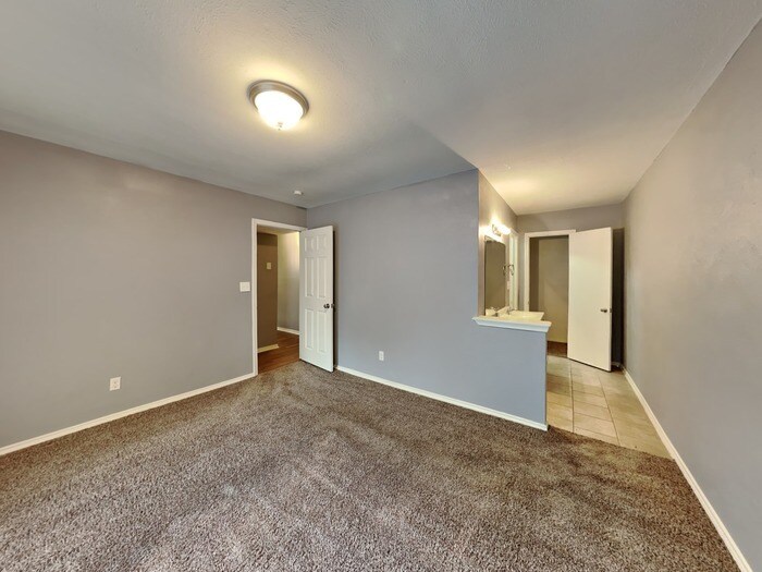 Building Photo - 2405 Cripple Creek Dr