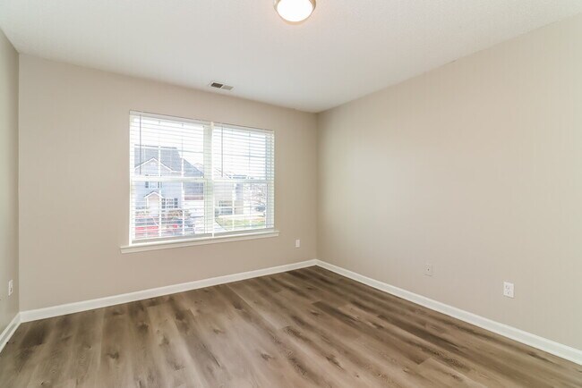 Building Photo - 69 Middlebrook Dr