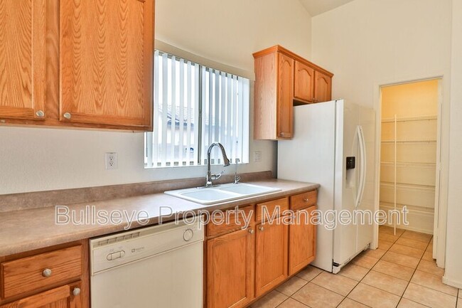 Building Photo - 515 N Aletta