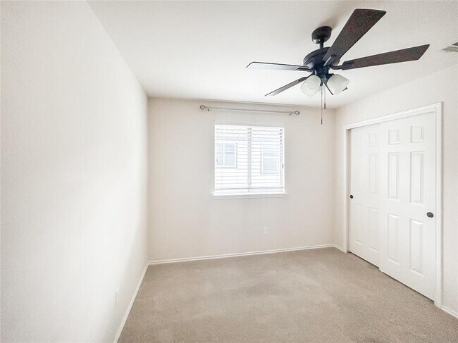 Building Photo - 7810 Squirrel Hollow Dr
