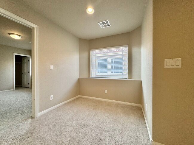 Building Photo - 8173 Crimson Creek Ct