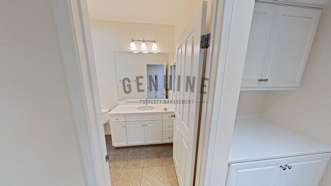 Building Photo - Beautiful Two-Level 2Bd 2Ba Condo in Irvine