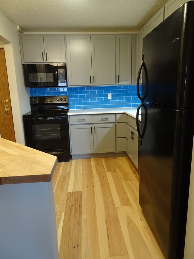 Building Photo - 78 10th St E