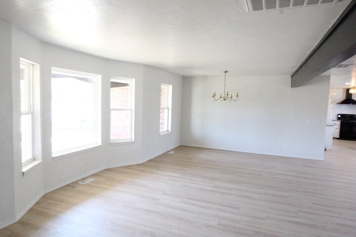 Building Photo - 5613 NW 115th St