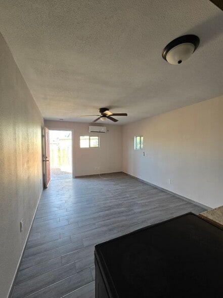 Building Photo - 104 E Roosevelt Ave