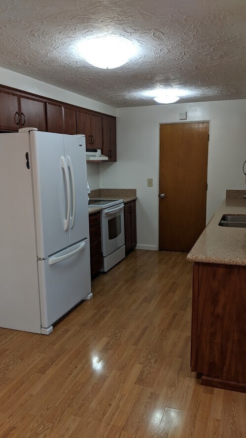 Building Photo - Spacious 4bed/2bath in desirable Pleasant ...
