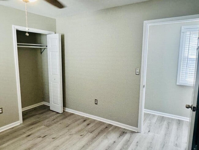 Building Photo - 520 Wainwright Ave