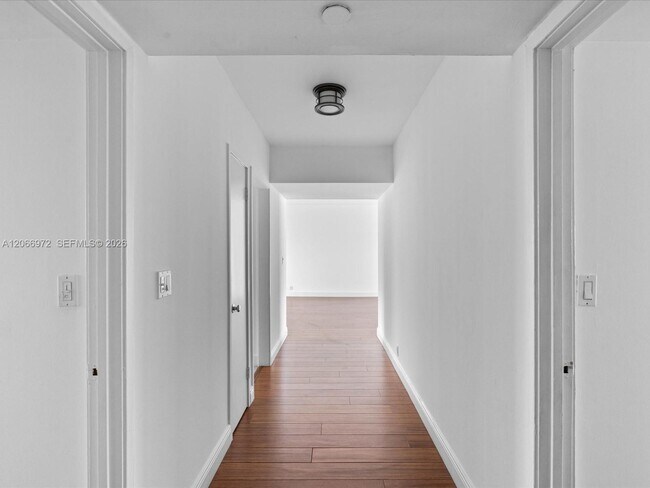 Building Photo - 1541 Brickell Ave