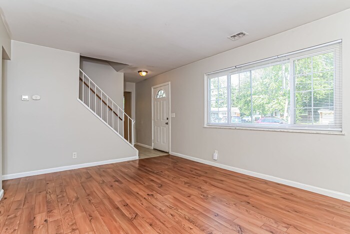 Building Photo - 8585 Sunlight Dr