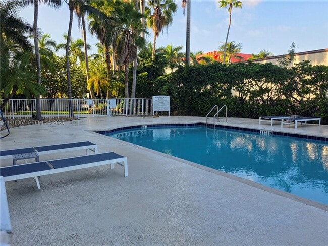 Building Photo - 1625 Kennedy Cswy