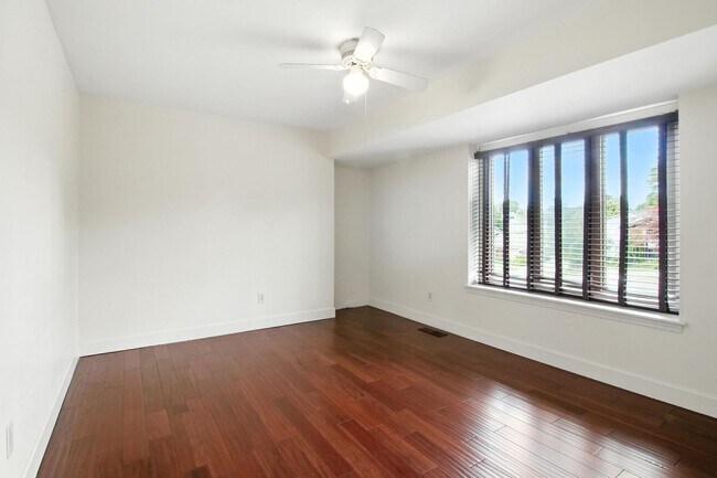 Building Photo - 5130 Provincial Dr