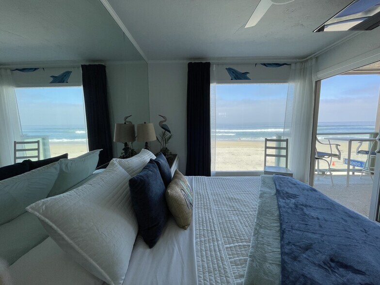 Building Photo - 3755 Ocean Front Walk