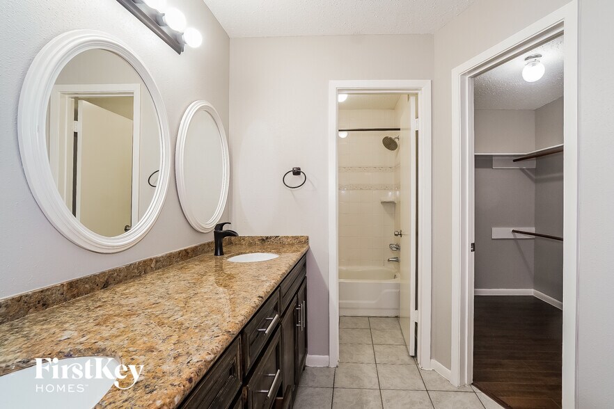 Building Photo - 12234 Yearling Dr