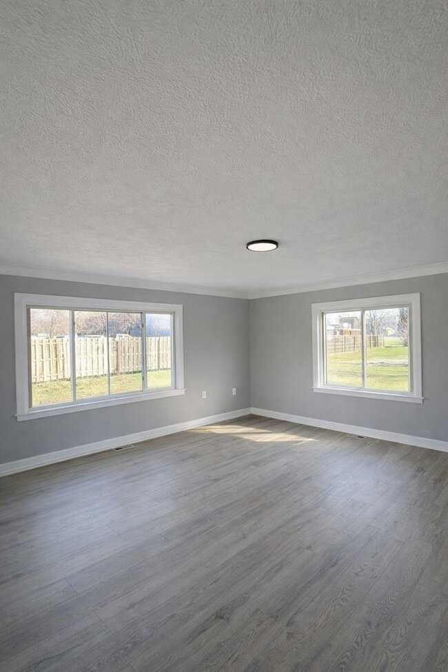 Building Photo - 5563 Silvertown Dr