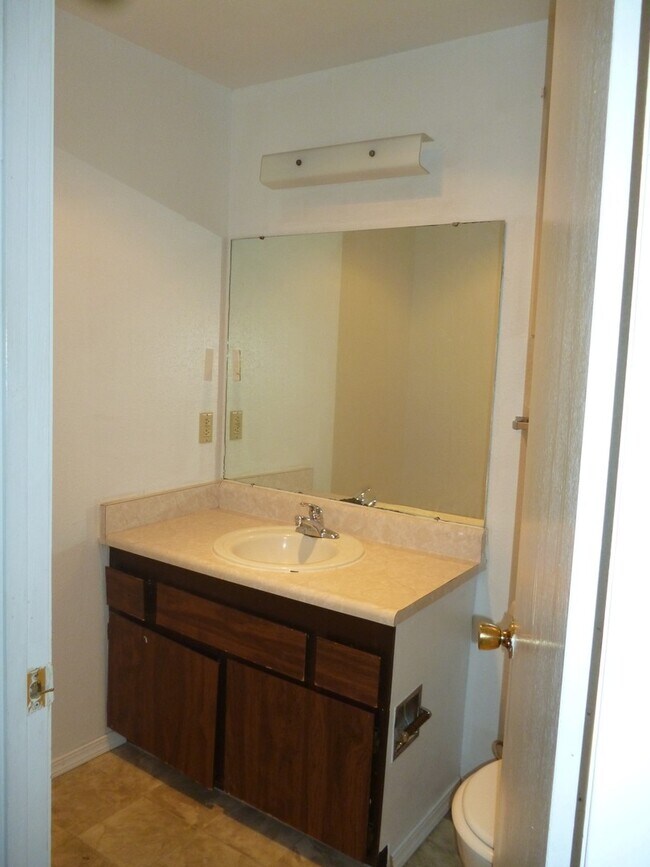 Building Photo - 1546 - Edgewood Triplex