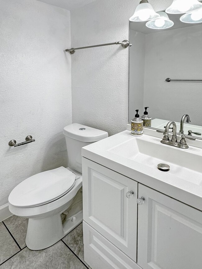 Building Photo - Charming 4-Bedroom with Modern Upgrades in Prime Location