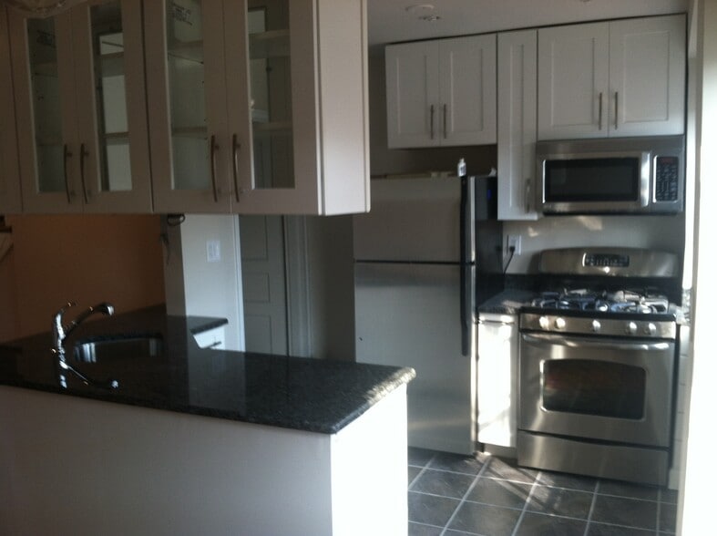 Building Photo - 321 Mount Vernon Ave