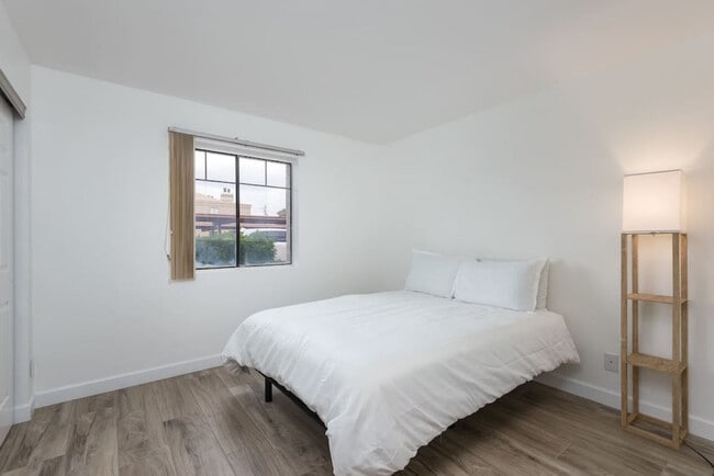 Building Photo - 2959 N 68th Pl