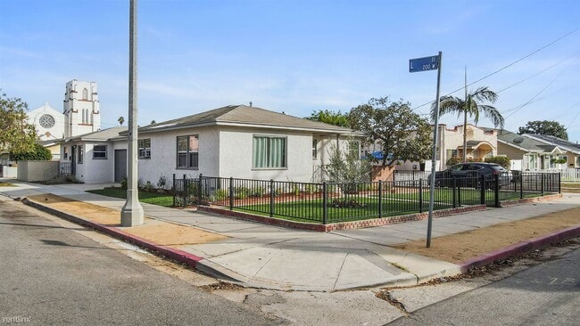 Building Photo - 2 br, 1.5 bath Duplex - 1160 North Fries A...