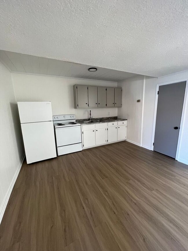 Spacious studio near downtown Easley. 502 Grigsby Ave Easley SC 29640