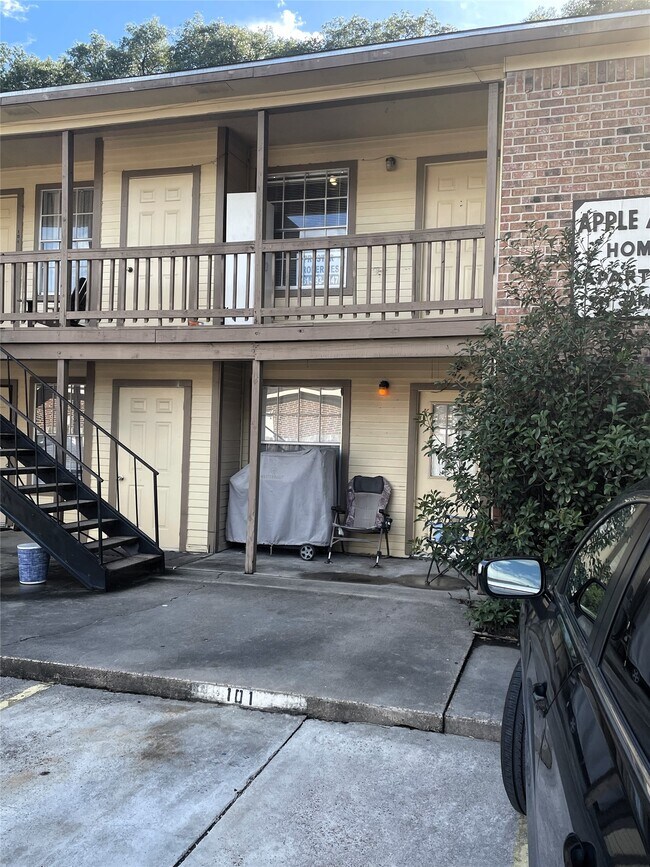 Building Photo - 741 James St